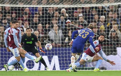 Aston Villa đấu với Chelsea